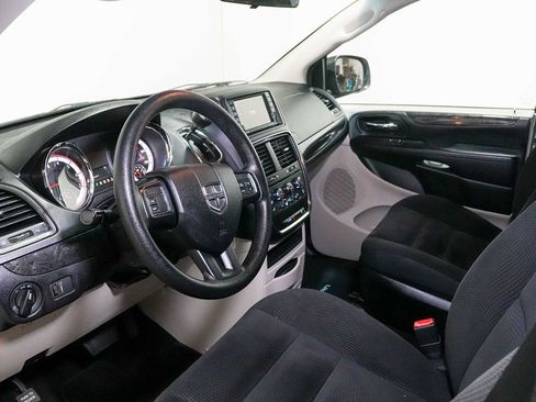 Used 2017 Dodge Grand Caravan SE w/ Power Window Group FWD image 12