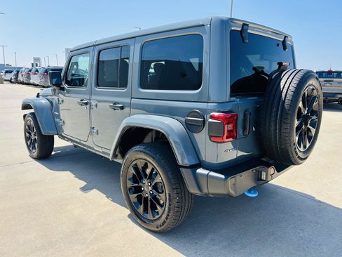 Used 2024 Jeep Wrangler Unlimited Sahara w/ Safety Group AWD/4WD image 33