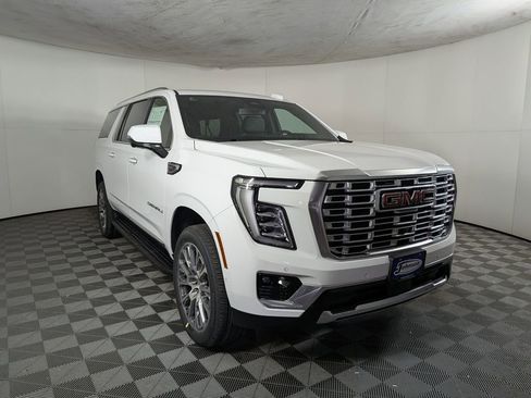 New 2026 GMC Yukon XL Denali w/ LPO, Floor Liner Package image 5