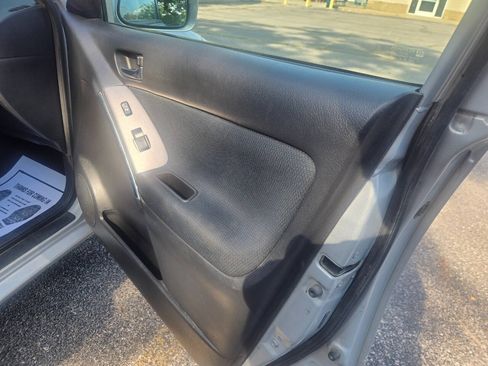 Used 2007 Toyota Matrix XR FWD image 24