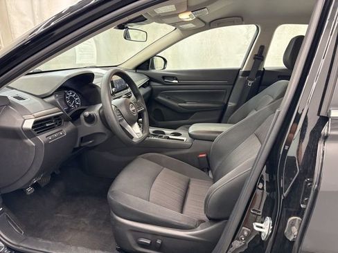 Used 2025 Nissan Altima 2.5 SV FWD image 19