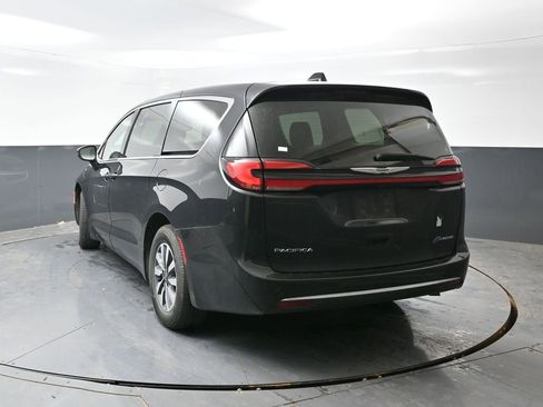Used 2023 Chrysler Pacifica Touring-L image 13