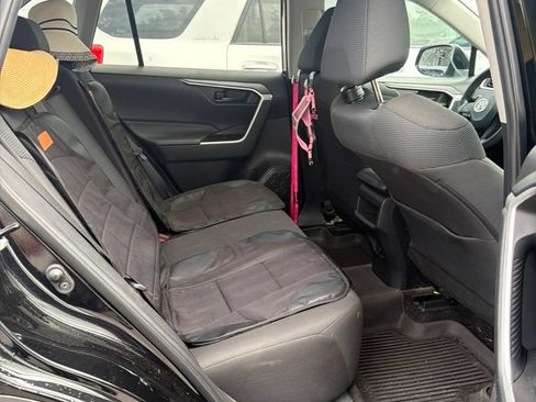 Used 2021 Toyota RAV4 LE FWD image 13