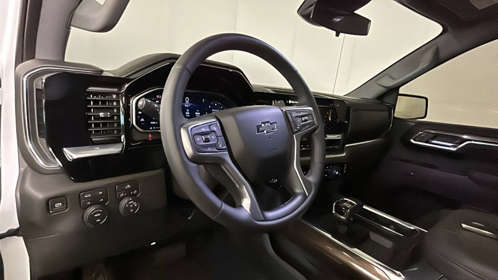 Used 2026 Chevrolet Silverado 1500 LT Trail Boss w/ LPO, Dark Essentials Package AWD/4WD image 16