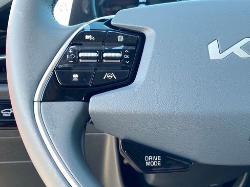 New 2026 Kia Niro EX FWD image 16