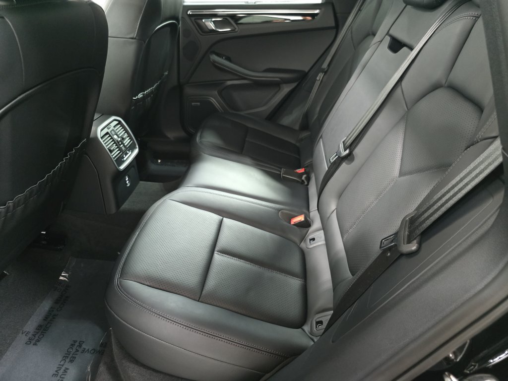 Certified 2026 Porsche Macan AWD/4WD image 24