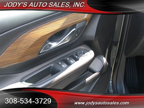 Used 2020 GMC Terrain SLE w/ Elevation Edition AWD/4WD image 3