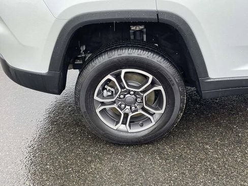 Used 2023 Jeep Grand Cherokee Trailhawk image 9