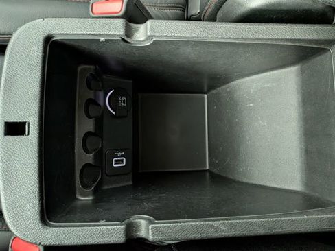 Used 2017 Jeep Cherokee Trailhawk w/ Cold Weather Group image 22