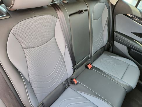 New 2025 Volkswagen Tiguan SE image 26