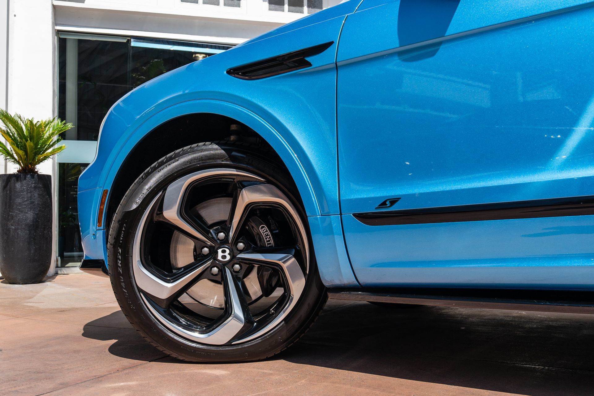 Used 2023 Bentley Bentayga AWD/4WD image 8