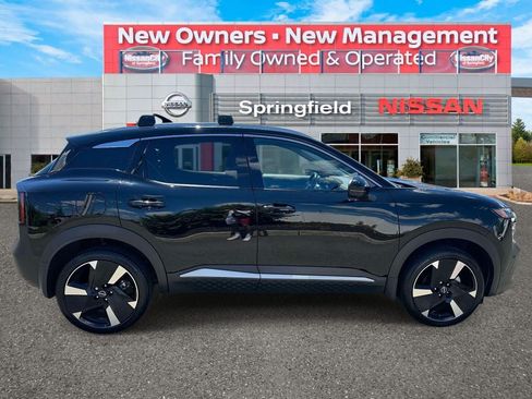 Used 2025 Nissan Kicks SR w/ Interior Electronics Package AWD/4WD image 4