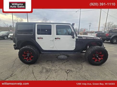 Used 2017 Jeep Wrangler Unlimited Rubicon AWD/4WD image 2