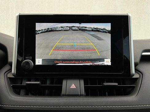 Used 2025 Toyota RAV4 XLE image 32