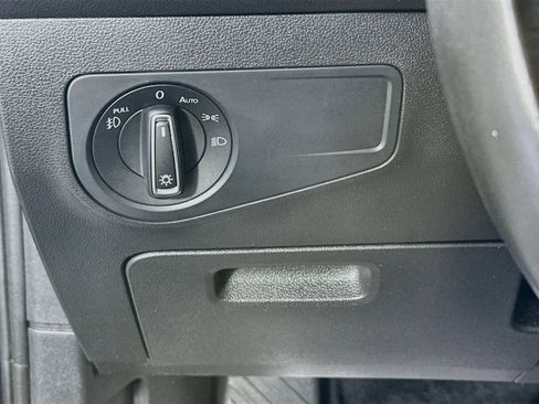 Used 2019 Volkswagen Tiguan SEL FWD image 10