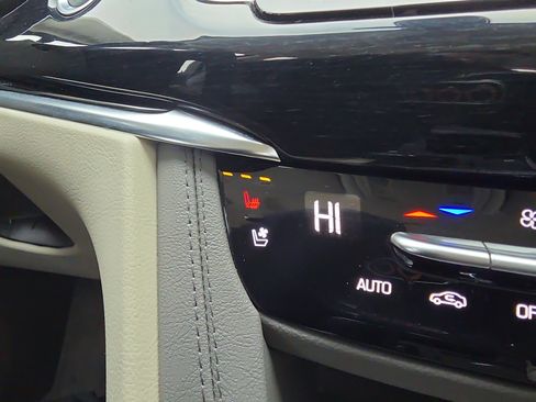 Certified 2025 Cadillac XT6 Premium Luxury image 29