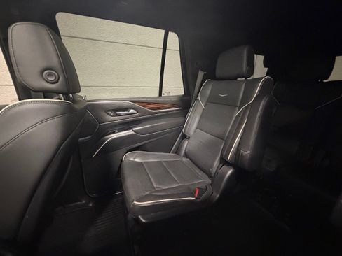 Used 2023 Cadillac Escalade Premium Luxury AWD/4WD image 41