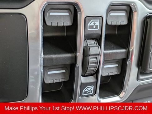 Used 2024 Jeep Wrangler Unlimited Sahara w/ Technology Group AWD/4WD image 23