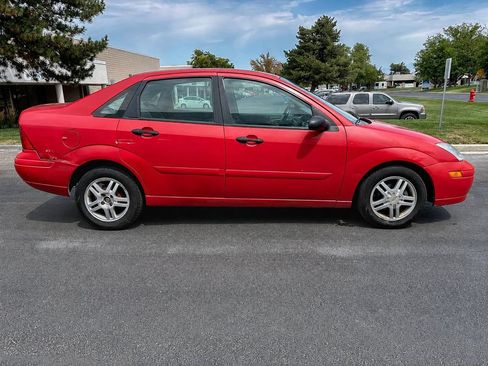 Used 2003 Ford Focus SE FWD image 5