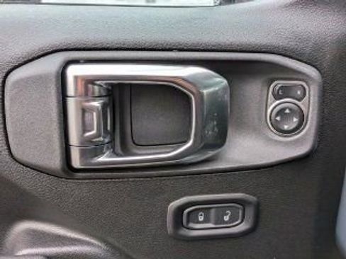 New 2026 Jeep Gladiator Mojave w/ Steel Bumper Group image 9