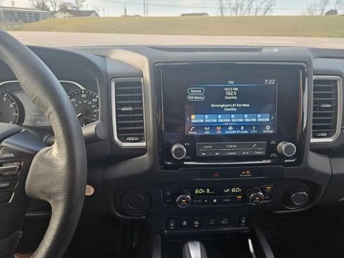 Used 2022 Nissan Frontier SV image 17