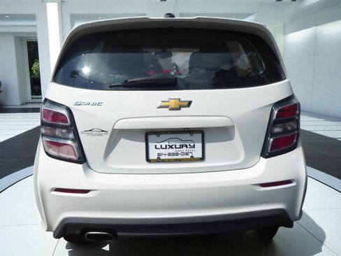 Used 2018 Chevrolet Sonic LT image 9