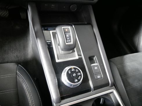 Used 2024 Mitsubishi Outlander SE image 24