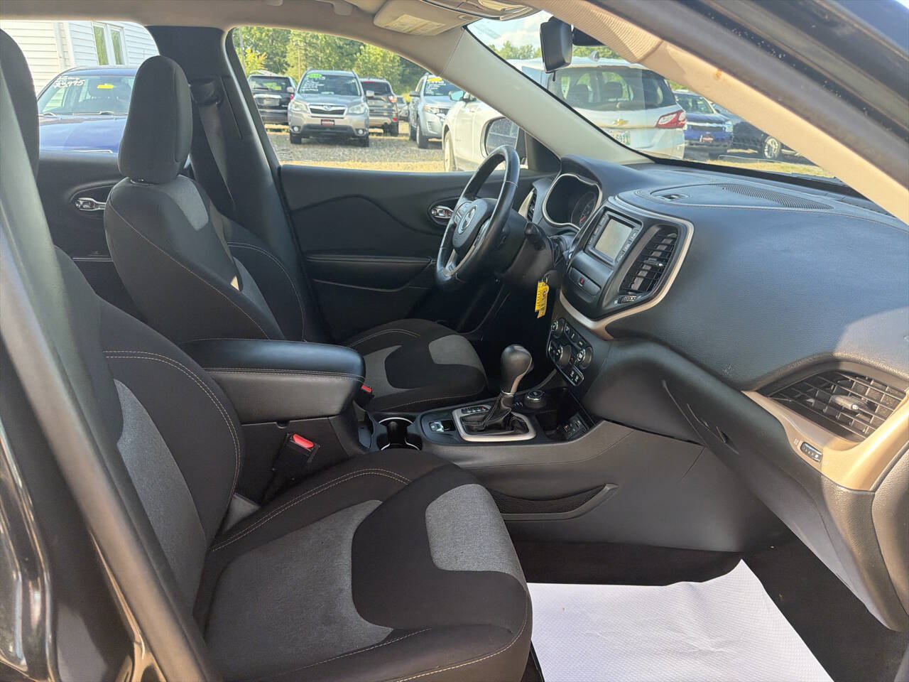 Used 2016 Jeep Cherokee Sport w/ Cold Weather Group AWD/4WD image 18