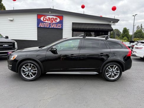 Used 2018 Volvo V60 T5 Cross Country w/ Convenience Package image 3