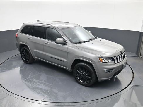 Used 2022 Jeep Grand Cherokee Laredo X image 25