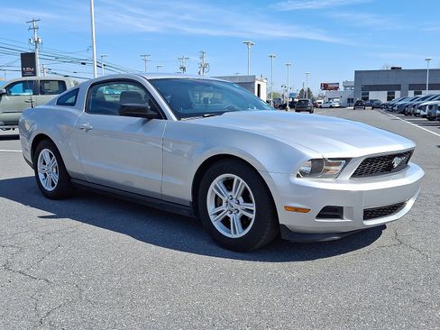 Used 2012 Ford Mustang Coupe image 3