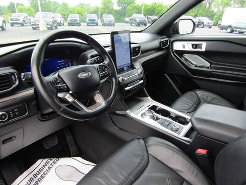 Used 2020 Ford Explorer Platinum w/ Premium Technology Package AWD/4WD image 11