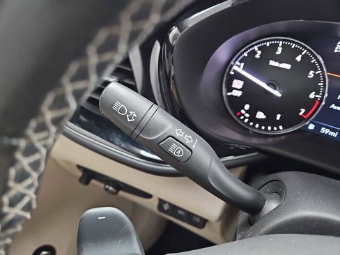 Certified 2021 Buick Envision Avenir w/ Technology Package II image 27