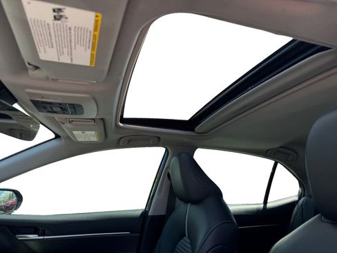 Used 2024 Toyota Camry SE w/ Cold Weather Package FWD image 3