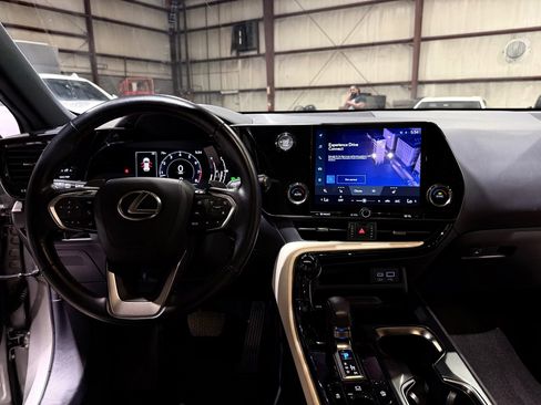 Used 2022 Lexus NX 250 FWD w/ Towing Package (2000 Lbs) image 29