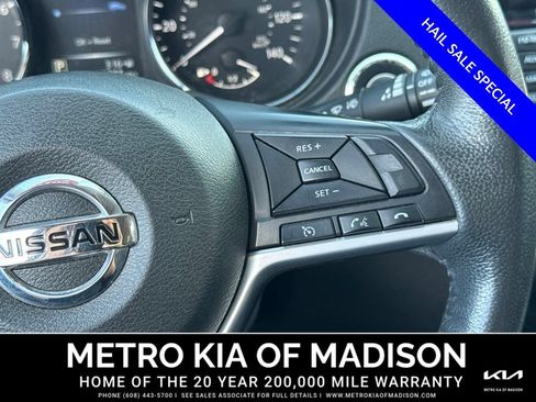 Used 2017 Nissan Rogue SV AWD/4WD image 22