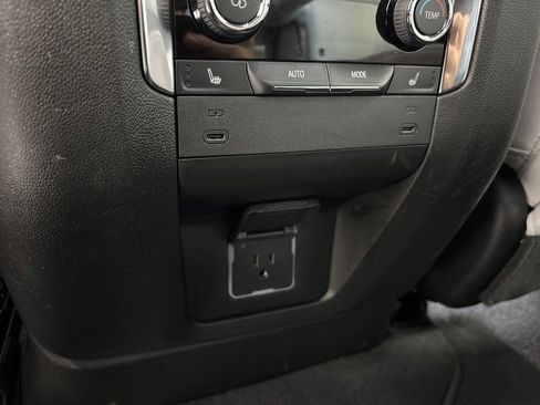 Used 2025 Chevrolet Suburban Premier AWD/4WD image 63