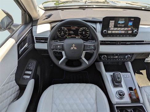 New 2025 Mitsubishi Outlander SEL image 15