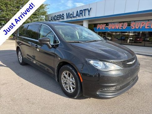 Used 2023 Chrysler Voyager LX FWD image 2