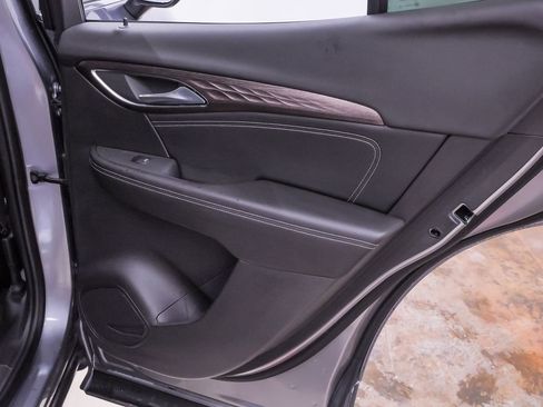 Used 2021 Buick Envision Avenir w/ Technology Package II image 35