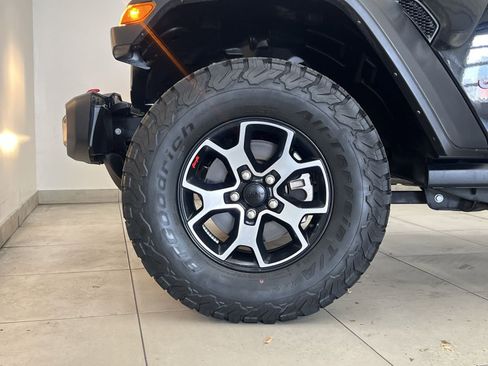 Used 2022 Jeep Wrangler Unlimited Rubicon w/ Cold Weather Group AWD/4WD image 10