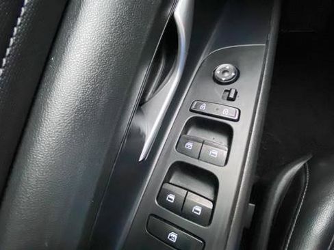 Used 2023 Hyundai Elantra Limited FWD image 21