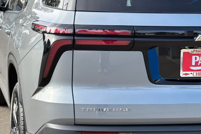 New 2027 Chevrolet Traverse LT w/ Sun and Wheel Package FWD image 40
