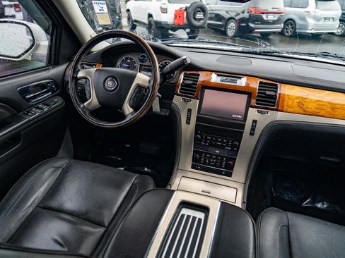 Used 2014 Cadillac Escalade Platinum image 16