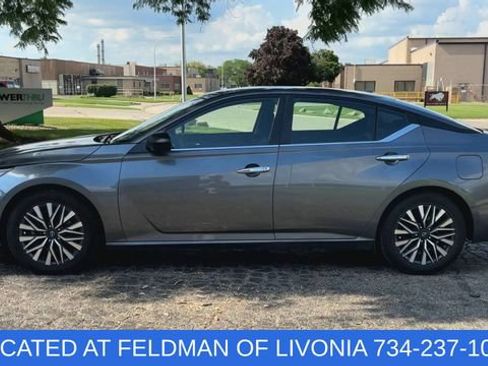 Used 2024 Nissan Altima 2.5 SV FWD image 5