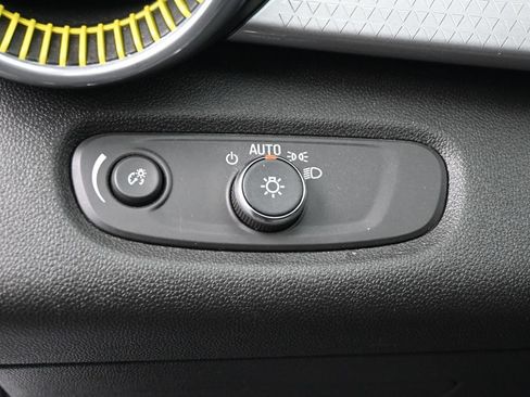Used 2024 Chevrolet Trax LT FWD image 15