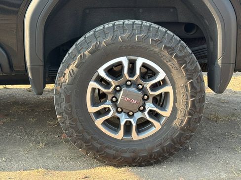 Used 2023 GMC Sierra 2500 AT4 w/ AT4 Preferred Package AWD/4WD image 3