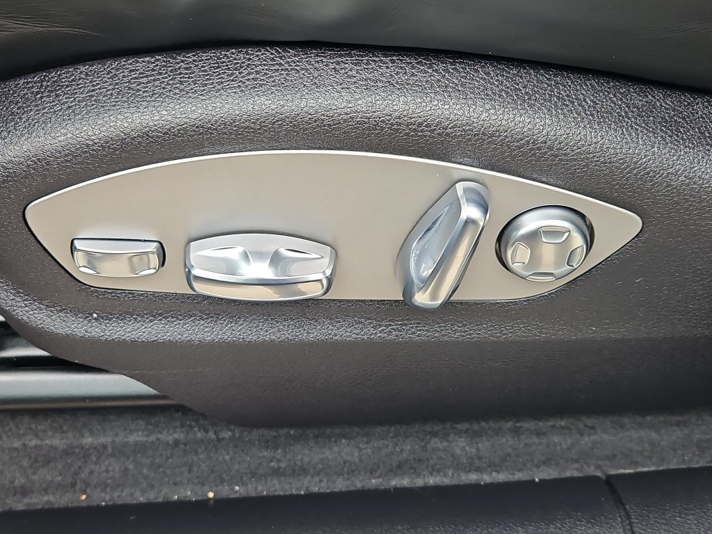 Certified 2026 Porsche Macan AWD/4WD image 26