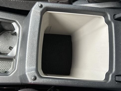 Used 2025 Volkswagen Taos SE image 24