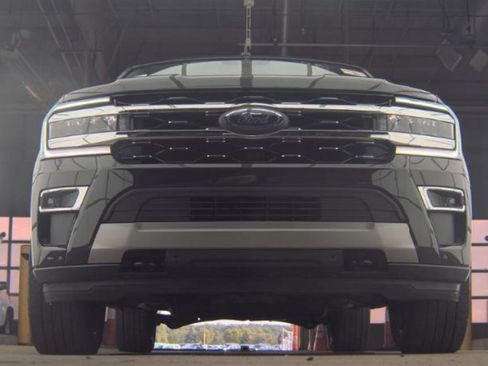Used 2023 Ford Expedition Max Limited AWD/4WD image 4